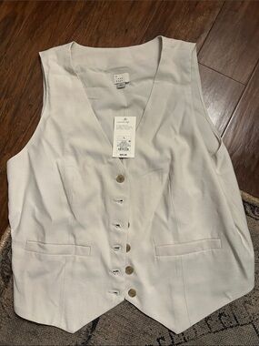 Target White Button Front Vest